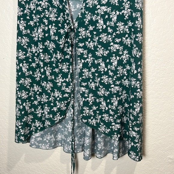 Floral Green WrapDress Size L - Picture 3 of 7